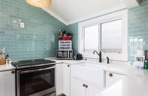 Folly Beach Apartment | Drip Dry Up: Oceanfront 2BR Duplex with Heated Pool & Stunning Views!