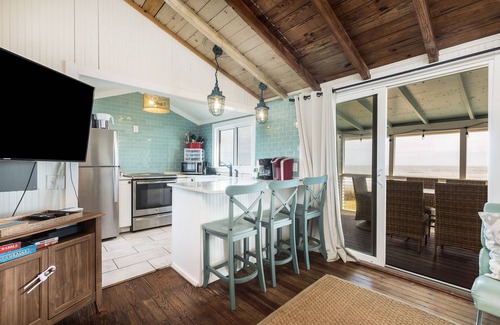 Folly Beach Apartment | Drip Dry Up: Oceanfront 2BR Duplex with Heated Pool & Stunning Views!
