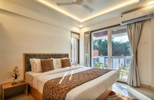 Wai Hotel | Drizzle Resort with Swimming pool Near Maapro Garden