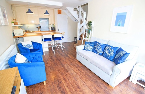 Borth-y-Gest Cottage | DROS Y DWR, pet friendly in Porthmadog