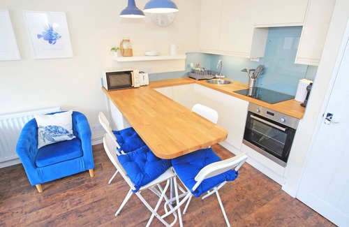 Borth-y-Gest Cottage | DROS Y DWR, pet friendly in Porthmadog