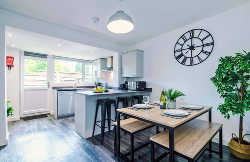 Manchester House | Droylsden House Summa