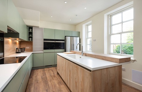 St. Andrews Apartment | Drumcarrow - a beautifully renovated, spacious and modern 5 bedroom, 3 bathroom split level townhous