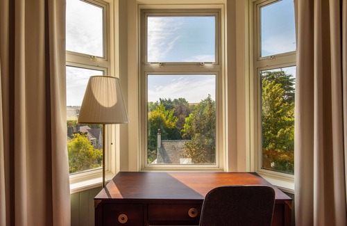 St. Andrews Apartment | Drumcarrow - a beautifully renovated, spacious and modern 5 bedroom, 3 bathroom split level townhous