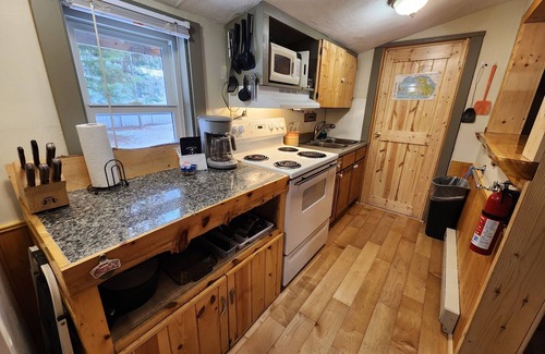 Drummond Cabin | Drummond Island Hotel & Vacation Homes - Heardy's Yada Yada