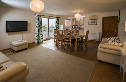 Rhyd-y-clafdy Cottage | Drws Nesa - sleeps 6 guests in 3 bedrooms