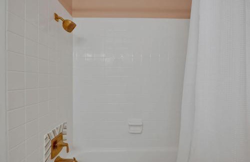 Carolina Beach Hotel | Dry Dock Inn