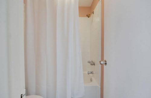Carolina Beach Hotel | Dry Dock Inn