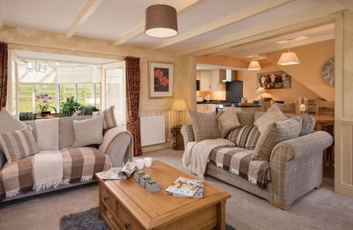 Melrose Cottage | DRYBURGH STIRLING TWO, sleeps 4 in 2 bedrooms near St Boswells