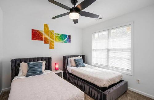 Downtown Apartment | DT/2 Spacious 3BR Suites/FreeParking/SelfCheckin