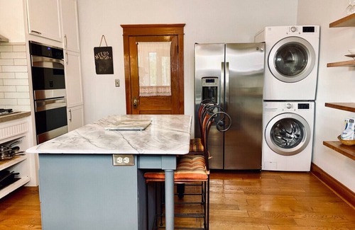 Sandpoint House | DT basecamp w/chef kitchen, yard & dog friendly