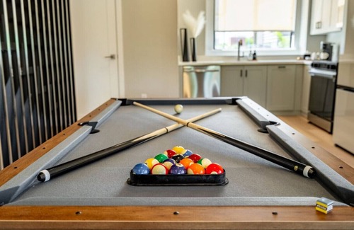 Fort Worth House | DT Designer Gem | FirePit, Pool Table, Telescope