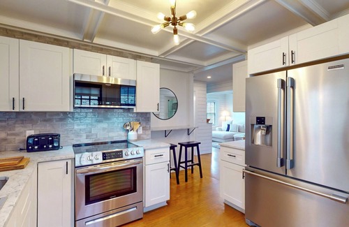 Mystic - New London House | DT Mystic Renovated 3BR Mystic Cape house