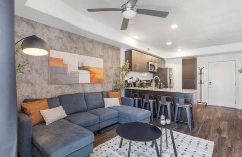 Rio Grande Apartment | DT SLC | King Bed | Gym | Parking | Walk Score 90