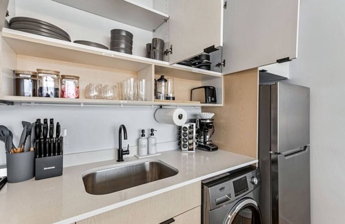 Downtown Salt Lake City Apartment | DT Studio | Gym | Pool Table | 11th Floor |Parking