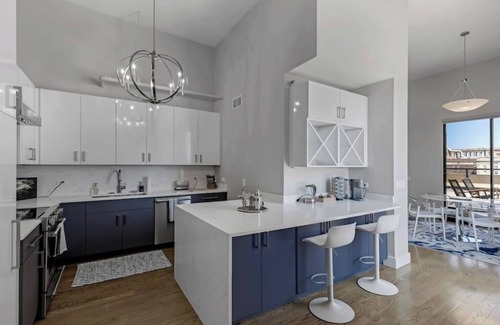 The Loop Condo | DTown Penthouse - 4bd/4ba (+Parking + Gym + Pool)