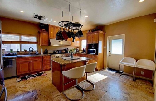 Los Olivos Historic District House | DTPHX Home - 10mins from Airport w/Heated Pool!