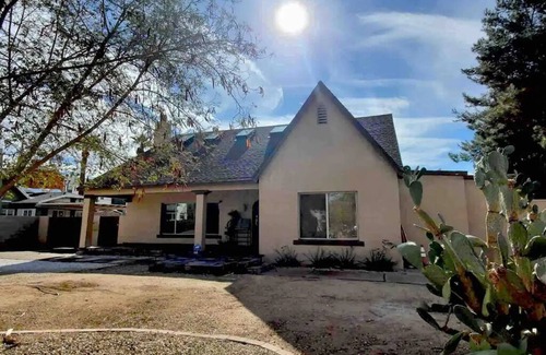 Los Olivos Historic District House | DTPHX Home - 10mins from Airport w/Heated Pool!