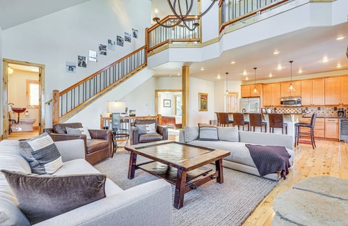 Frisco House | Dtwn Frisco Home w/Mtn View, 11 Mi to Ski Breck!