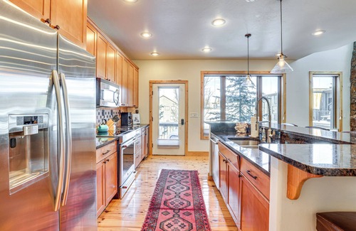 Frisco House | Dtwn Frisco Home w/Mtn View, 11 Mi to Ski Breck!