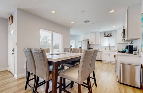 Santa Ana Heights House | Dual homes with 2 full kitchens, fast WiFi, fireplace, & patio - dog-friendly
