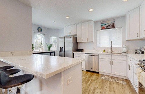 Santa Ana Heights House | Dual homes with 2 full kitchens, fast WiFi, fireplace, & patio - dog-friendly