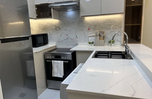 Jumeirah Lake Towers Apartment | Dubai Marina 1BR | Near Metro | Balcony & Pool