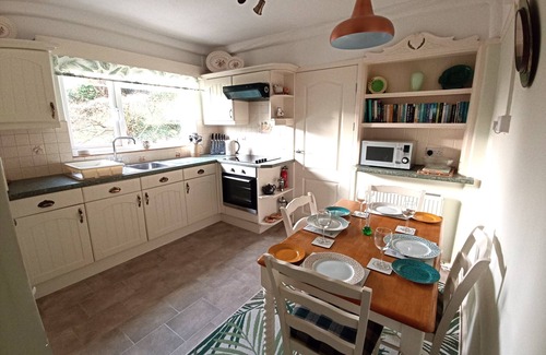 Criccieth Cottage | DUBROVNIK, family friendly, country holiday cottage in Criccieth