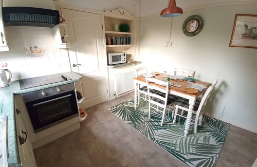 Criccieth Cottage | DUBROVNIK, family friendly, country holiday cottage in Criccieth