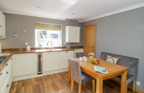 Weymouth Cottage | DUCK COTTAGE, pet friendly, with open fire in Sutton Poyntz