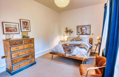 Dudley Apartment | Dudley-spacious Exec 1 Bed - Long Stay - Parking!