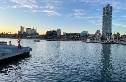 La Vila Olimpica del Poblenou Boat Rental | Duerme en un velero