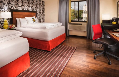 Lower Queen Anne Hotel | Duet Two Queen, The Maxwell: Pet-Friendly, Pool, Near Pike Place Market, 2 Units