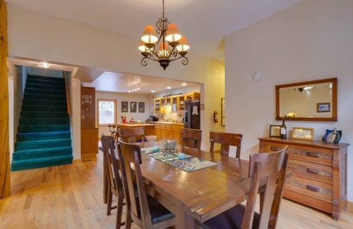 Downieville-Lawson-Dumont Cabin | Dumont Cabin w/Hot Tub - 22 Mi to Ski Slopes!