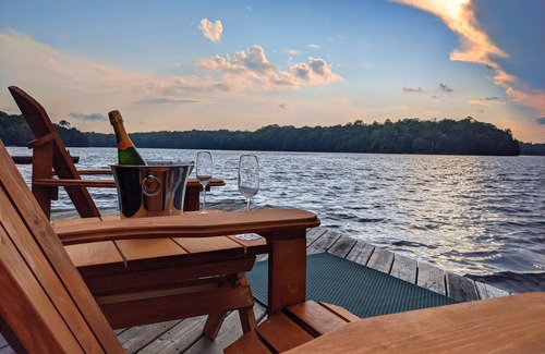 Whitestone Cottage | Dunchurch, Family-oriented Lakeside Cottage With NW View !