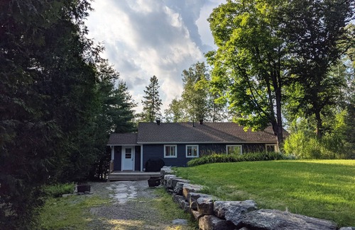 Whitestone Cottage | Dunchurch, Family-oriented Lakeside Cottage With NW View !