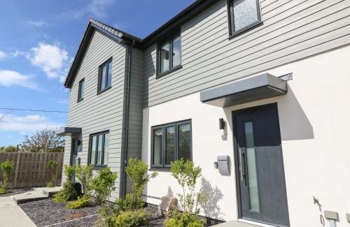 Llanfaelog House | Dune Retreat
