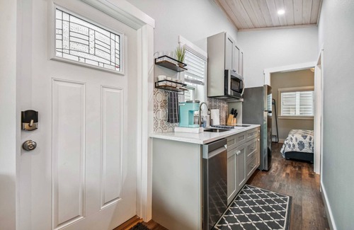 Dunedin House | Dunedin Tiny House Combo/Sleeps 26