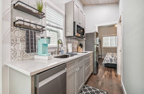 Dunedin House | Dunedin Tiny House Combo/Sleeps 26