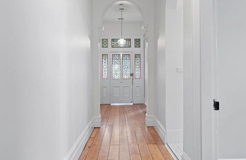 Bathurst House | Dunkley House - Large CBD Heritage Home, Sleeps 10