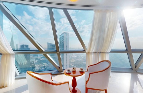 Trade Center Apartment | Duplex 2-bedroom apartment with its unparalleled retail, entertainment