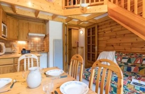 La Salle-les-Alpes Apartment | Duplex 3 pièces avec balcon, garage et 6 couchages à La Salle-les-Alpes, proche commerces et pistes - FR-1-330F-83