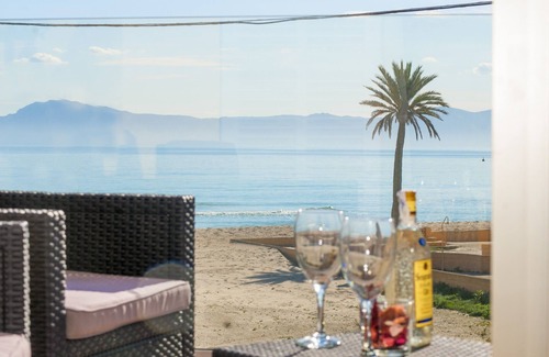 Alcudia Ski Chalet | Duplex Apartment with WIFI, AC and garden in front of the beach, Port d'Alcudia.