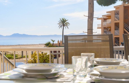 Alcudia Ski Chalet | Duplex Apartment with WIFI, AC and garden in front of the beach, Port d'Alcudia.