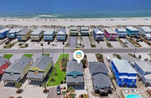 Gulf Shores House | Duplex Beach Home for 6 with Balcony & Resort-style Amenities