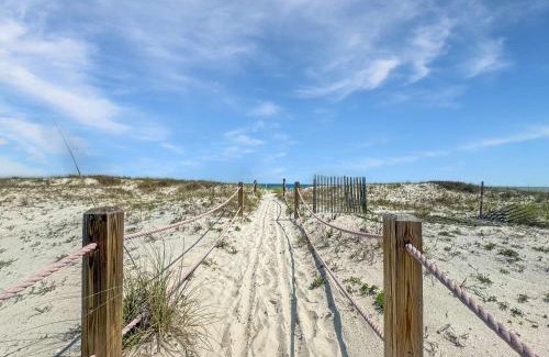 Gulf Shores House | Duplex Beach Home for 6 with Balcony & Resort-style Amenities