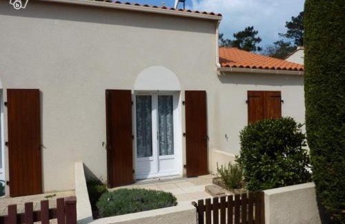Brem Sur Mer Apartment | Duplex Brem Sur Mer Piscine Proximité Plage Parking 5 pers Max