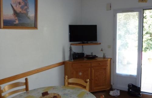 Brem Sur Mer Apartment | Duplex Brem Sur Mer Piscine Proximité Plage Parking 5 pers Max