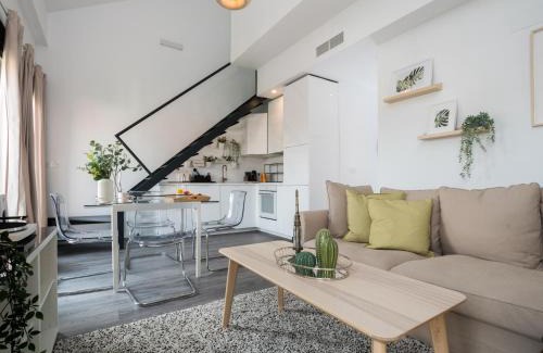 La Goleta Apartment | Duplex Buddha Málaga Centro