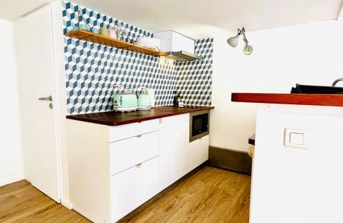 Avignon City Centre Apartment | Duplex-Ceiling height 1,9m-Free private parking-Self check in ! Duplex climatisé-Hauteur sous plafond 1,9m-Parking privé gratuit-Arrivée autonome !
